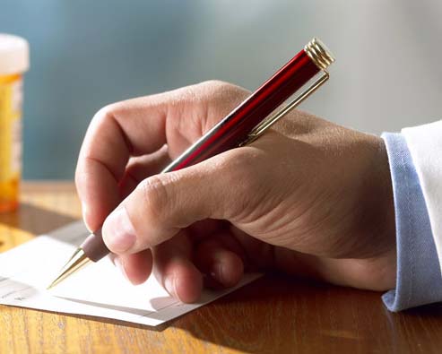 Instituto Psicotécnico de Cantabria médico firmando